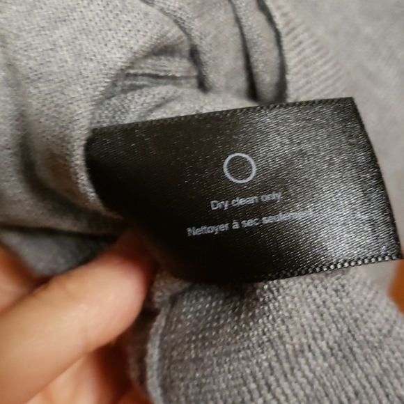 Club Monaco Italian Merino Wool V-Neck Sweater - Picture 4 of 6